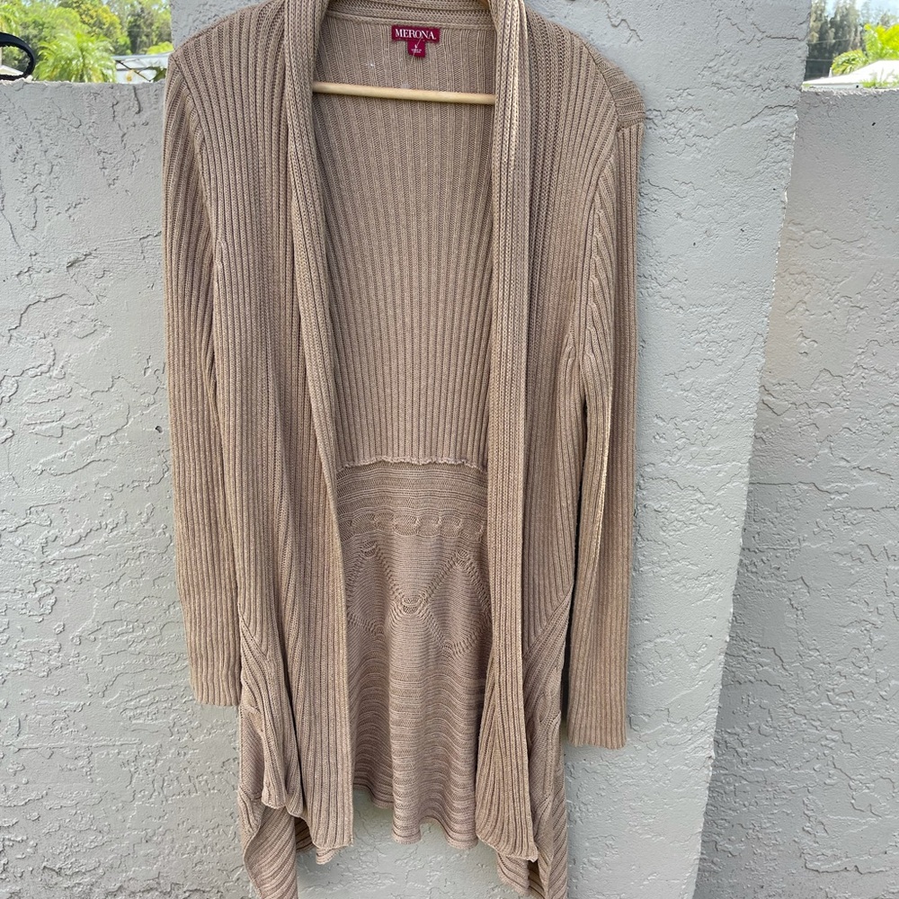 Jacket without buttons